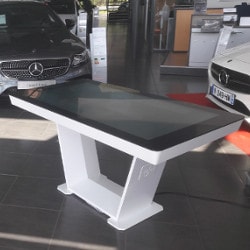 Table tactile pour les concessionnaires automobiles